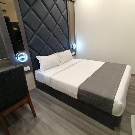 Hotel Classio Andheri - Near Dn Nagar Metro Station Bombaj Exteriér fotografie