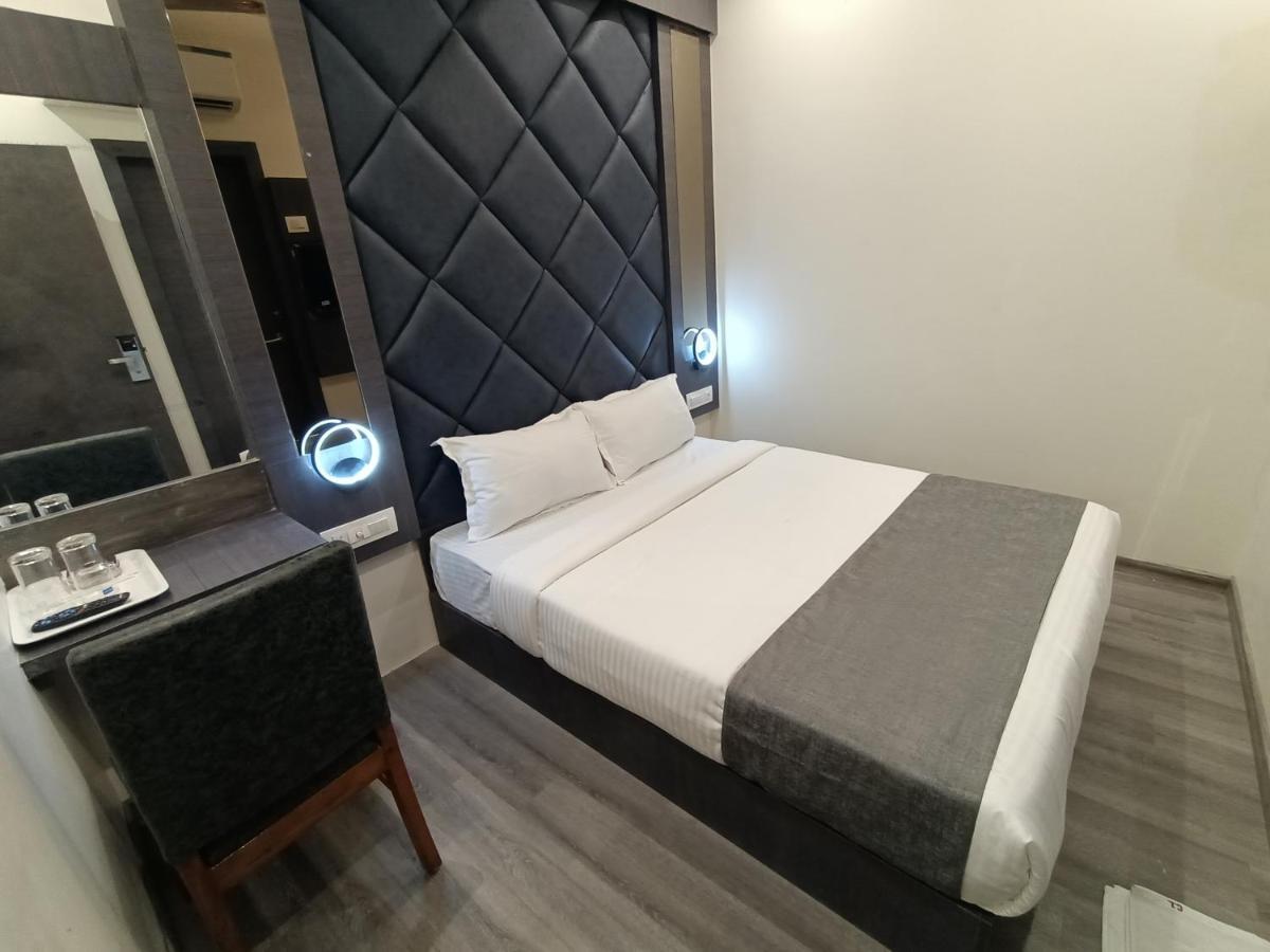 Hotel Classio Andheri - Near Dn Nagar Metro Station Bombaj Exteriér fotografie