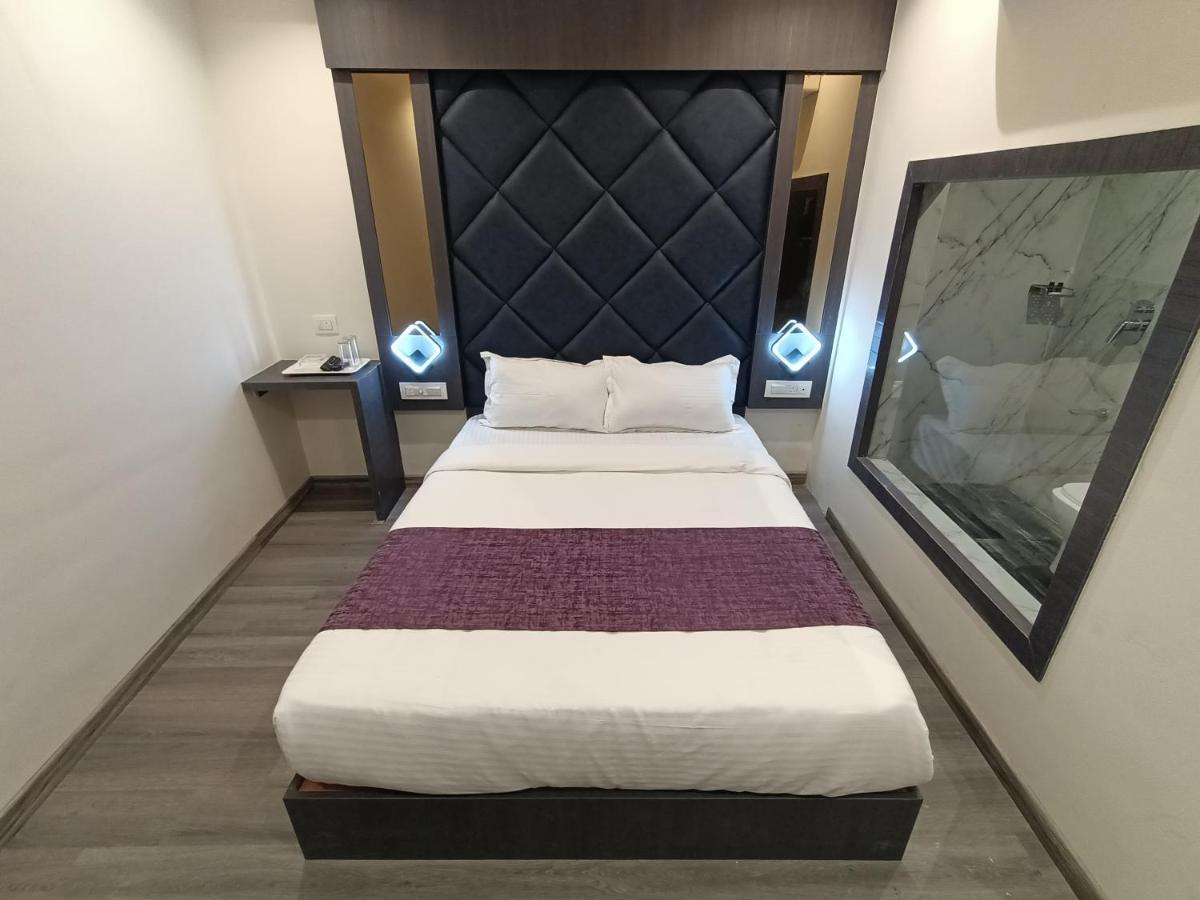 Hotel Classio Andheri - Near Dn Nagar Metro Station Bombaj Exteriér fotografie