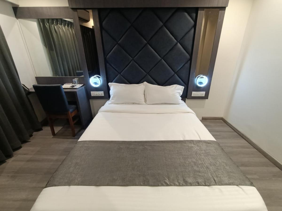 Hotel Classio Andheri - Near Dn Nagar Metro Station Bombaj Exteriér fotografie