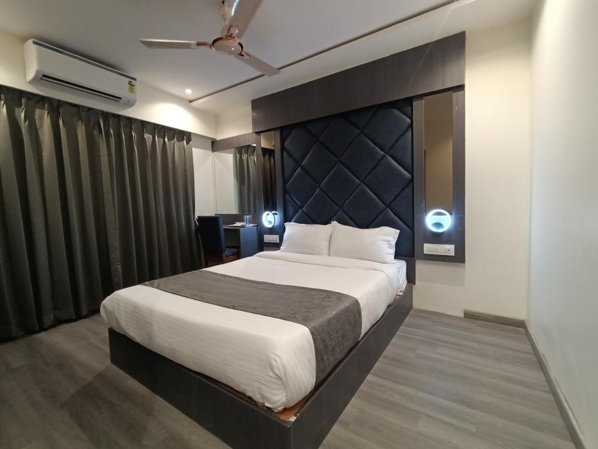 Hotel Classio Andheri - Near Dn Nagar Metro Station Bombaj Exteriér fotografie