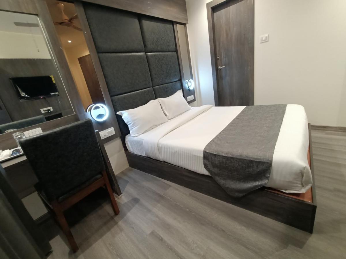 Hotel Classio Andheri - Near Dn Nagar Metro Station Bombaj Exteriér fotografie