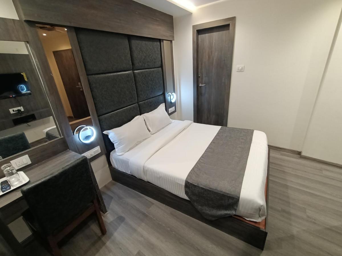 Hotel Classio Andheri - Near Dn Nagar Metro Station Bombaj Exteriér fotografie