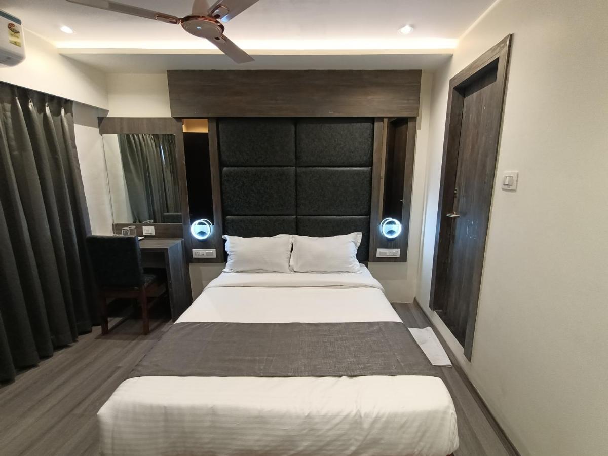 Hotel Classio Andheri - Near Dn Nagar Metro Station Bombaj Exteriér fotografie