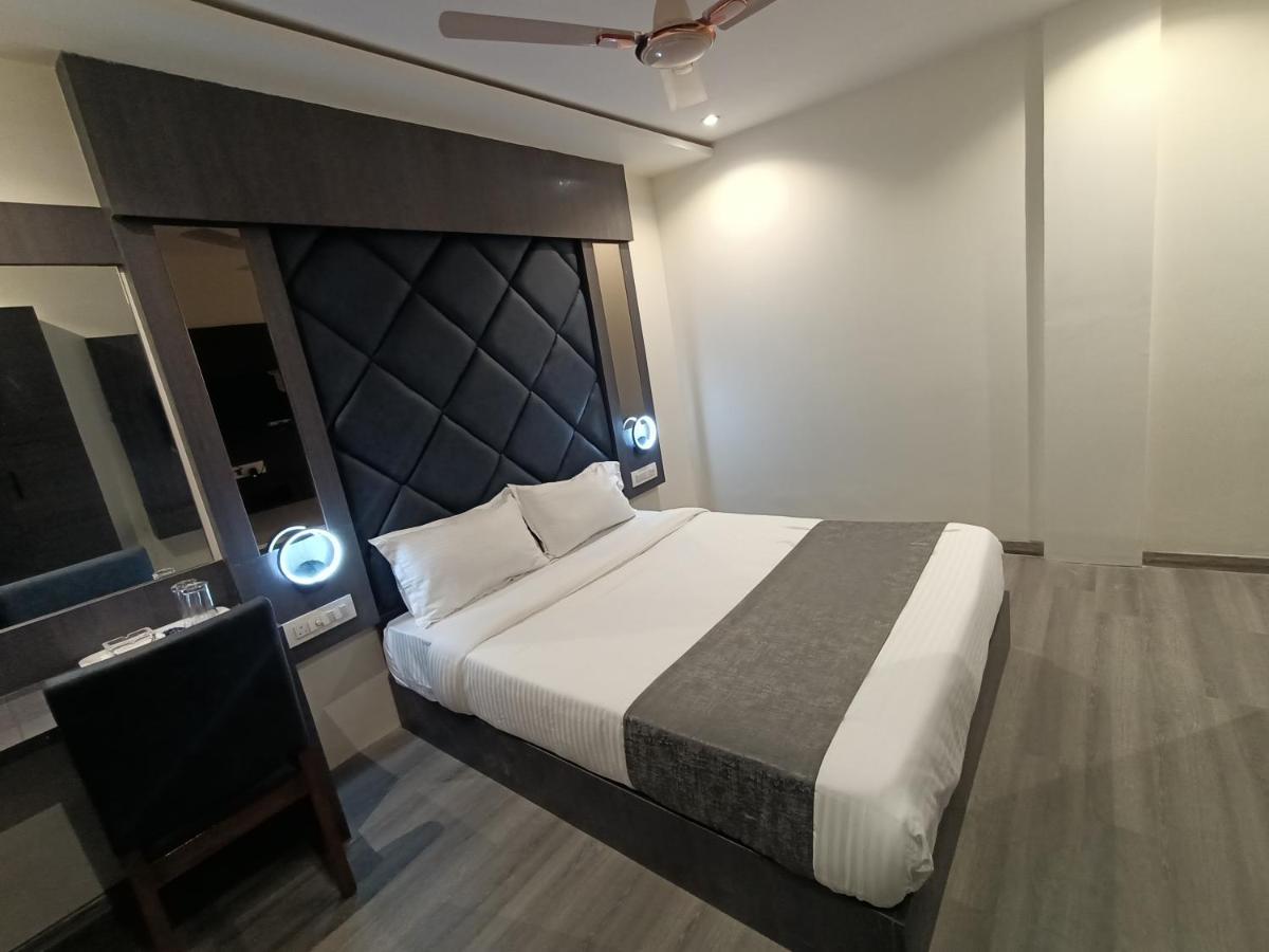 Hotel Classio Andheri - Near Dn Nagar Metro Station Bombaj Exteriér fotografie