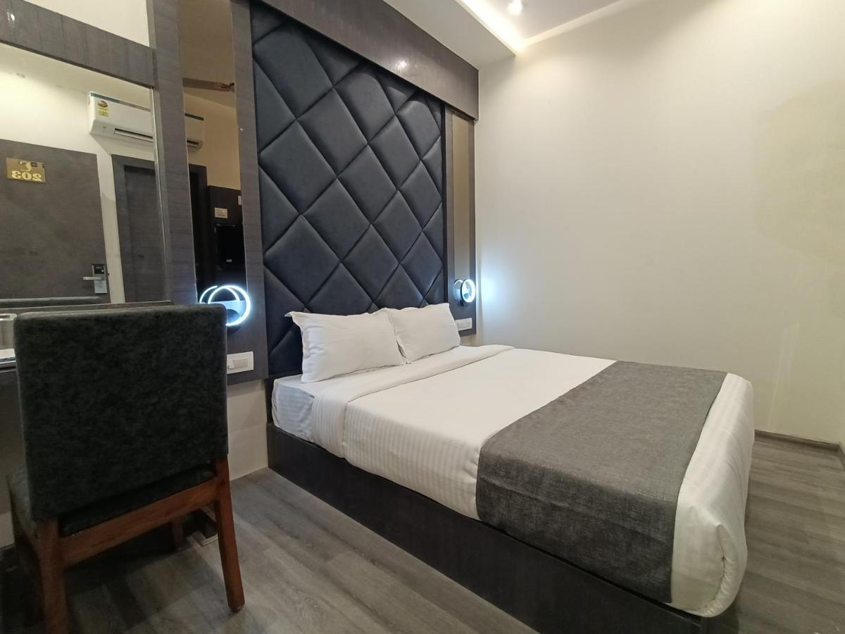 Hotel Classio Andheri - Near Dn Nagar Metro Station Bombaj Exteriér fotografie
